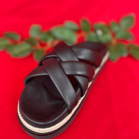 VINCE CAMUTO *CHAVELLE* PLATFORM SANDAL COLOR~BLACK BABY SHEEP SIZE 8.5 M NEW - Picture 8 of 8